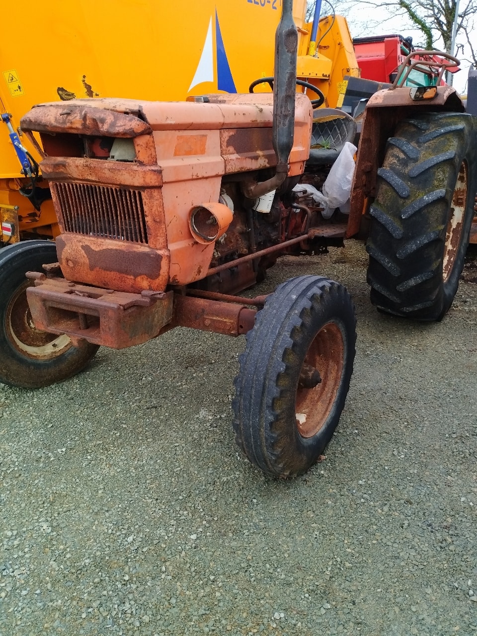 Tracteur FIAT SOMECA 640 - photo slide 1
