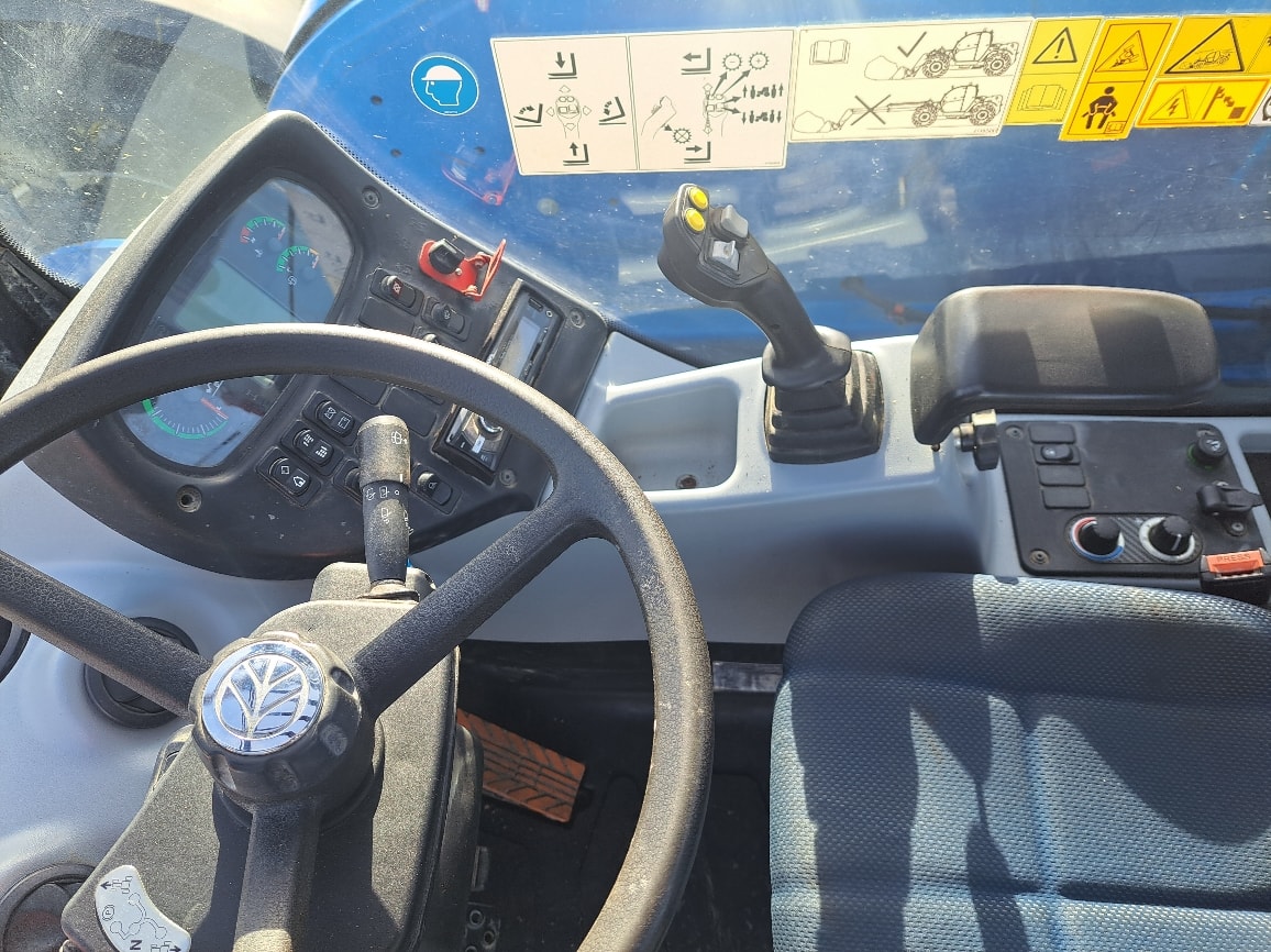Telescopique NEW HOLLAND LM6.32 - photo slide 6
