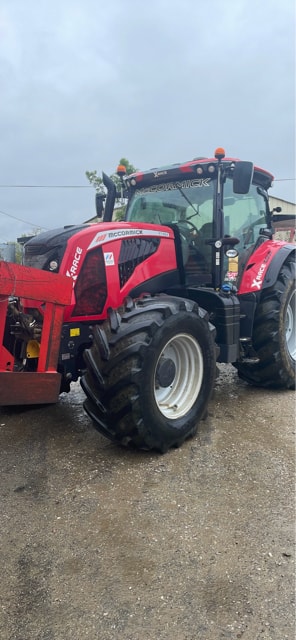 Tracteur MAC CORMICK X7 621 - photo slide 1