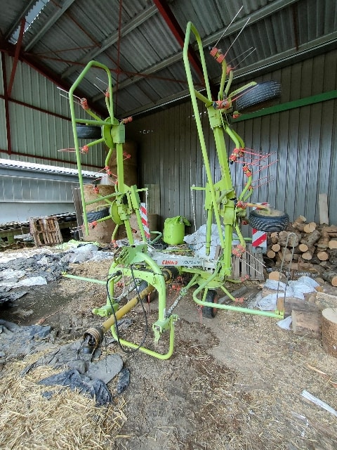 Faneuse CLAAS VOLTO 670 - photo slide 1