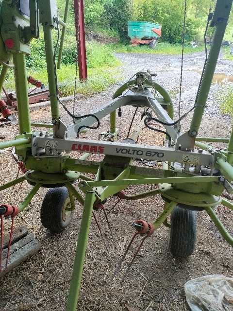 Faneuse CLAAS VOLTO 670 - photo slide 3