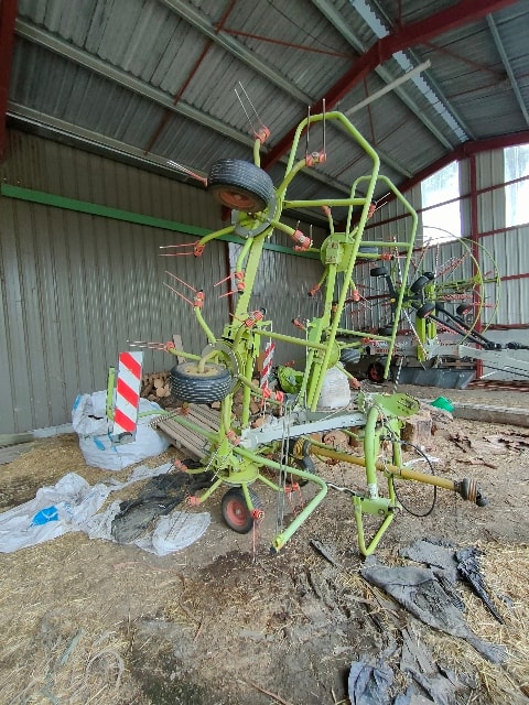 Faneuse CLAAS VOLTO 670 - photo slide 2
