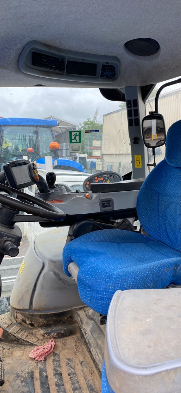 Tracteur NEW HOLLAND T7.270 - photo slide 12