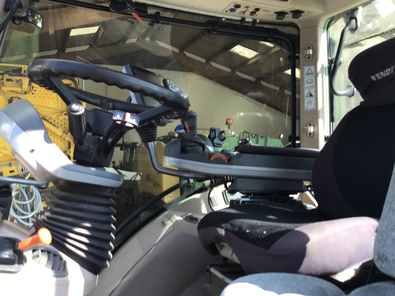 Tracteur FENDT 716 VARIO PROFI + - photo slide 5