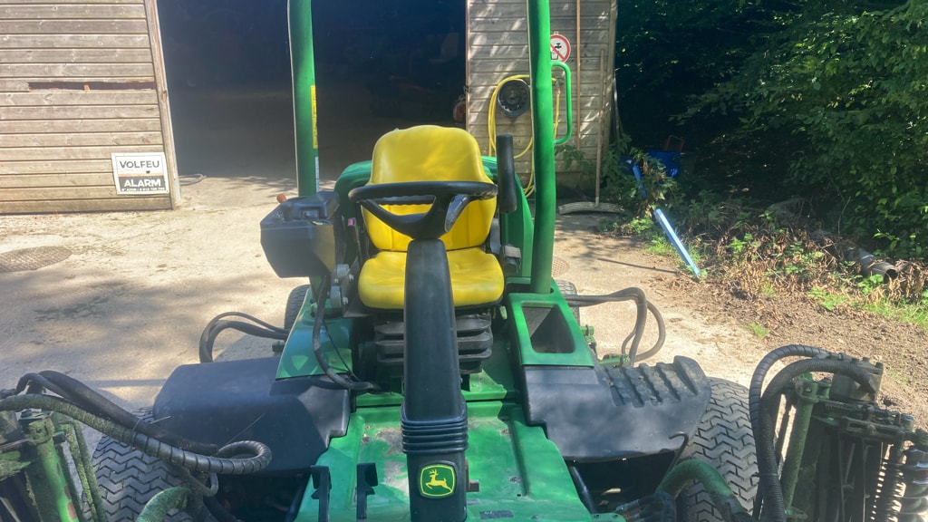 Tondeuse autoportee JOHN DEERE 8700A - photo slide 9