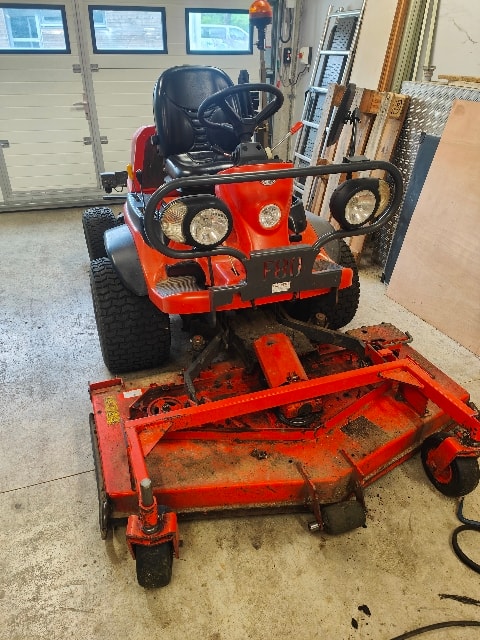 Tondeuse autoportee KUBOTA F2880 - photo slide 1