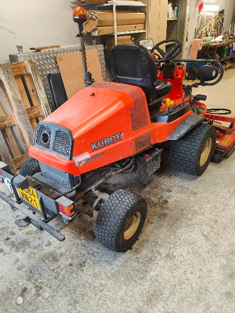 Tondeuse autoportee KUBOTA F2880 - photo slide 3