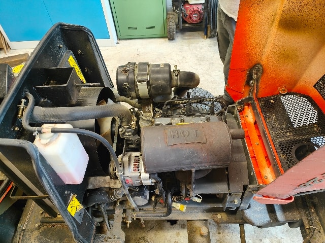 Tondeuse autoportee KUBOTA F2880 - photo slide 4