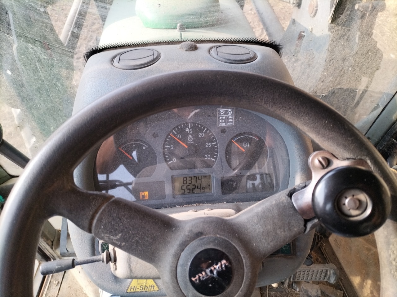 Tracteur VALTRA A85 - photo slide 13