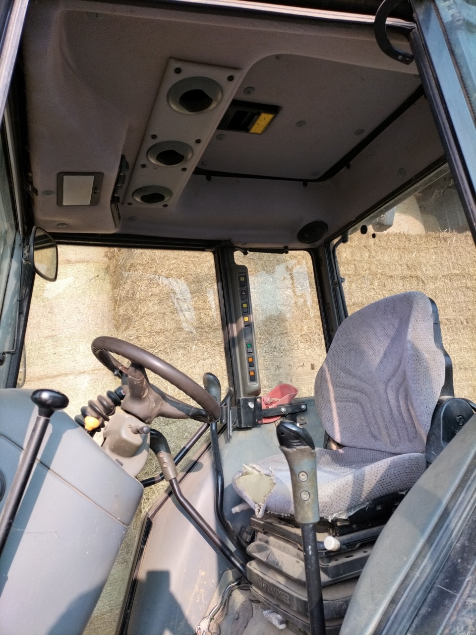 Tracteur VALTRA A85 - photo slide 12