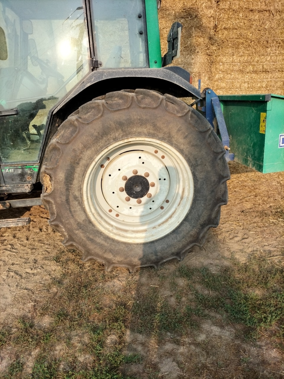Tracteur VALTRA A85 - photo slide 8