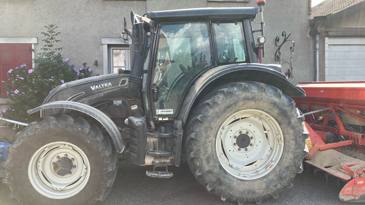 Tracteur VALTRA N142 - photo slide 6