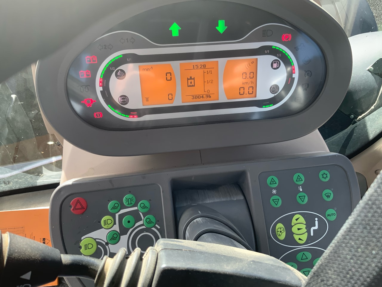 Tracteur FENDT 824 VARIO PROFI + - photo slide 6
