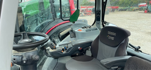 Tracteur VALTRA T135D - photo slide 13