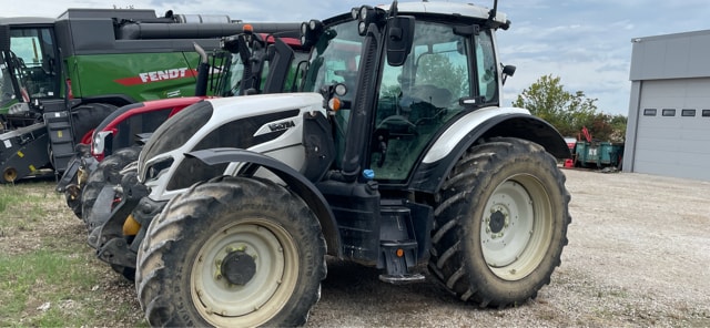 Tracteur VALTRA T135D - photo slide 1