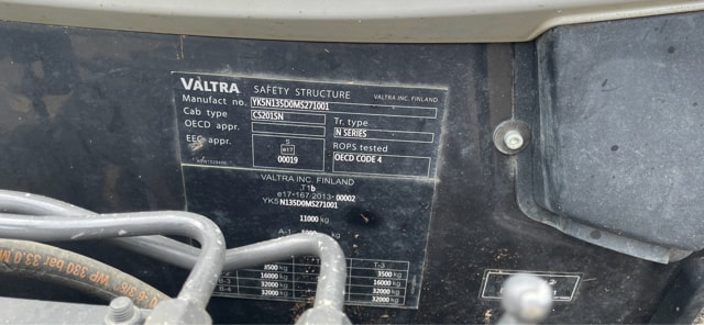 Tracteur VALTRA T135D - photo slide 5