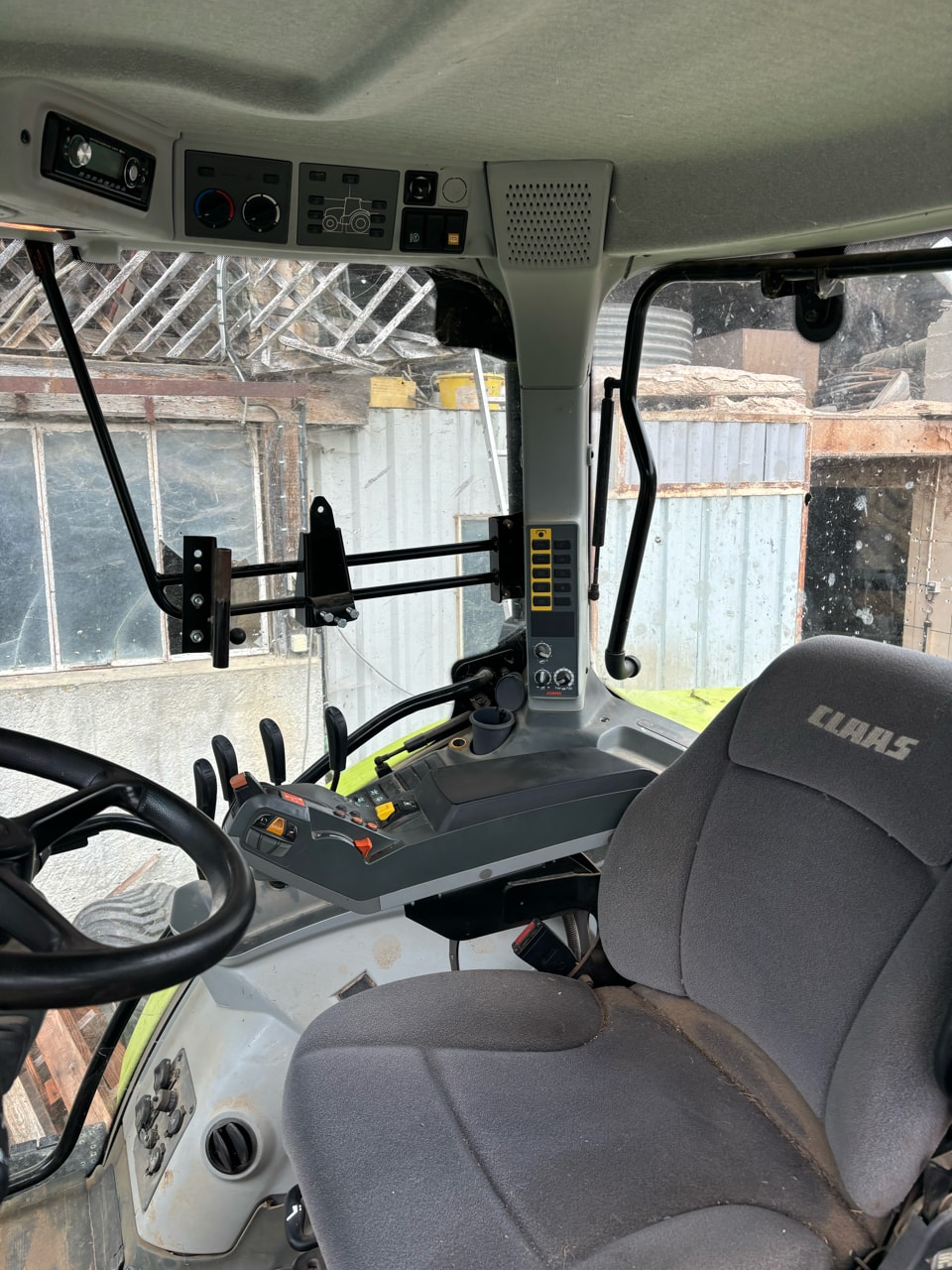Tracteur CLAAS Arion 620 cis - photo slide 7