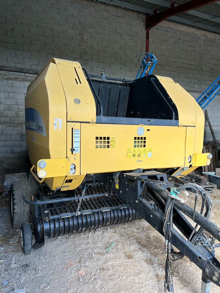 Presse balles rondes NEW HOLLAND BR 740 A  - photo slide 2