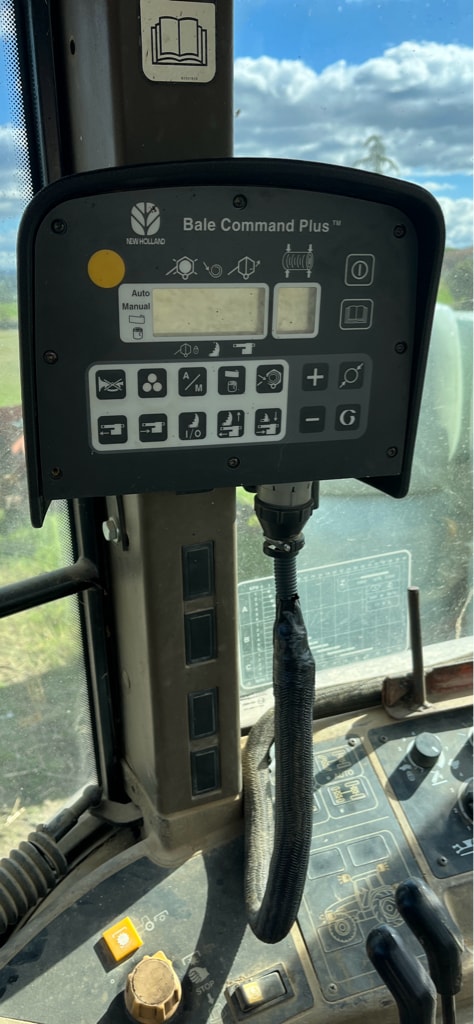 Presse balles rondes NEW HOLLAND BR 740 A  - photo slide 7