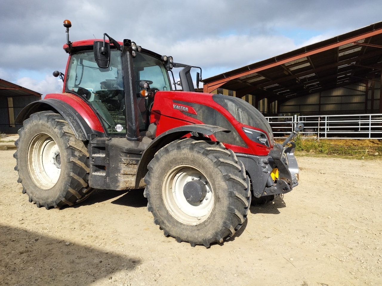 Tracteur VALTRA T174 - photo slide 1