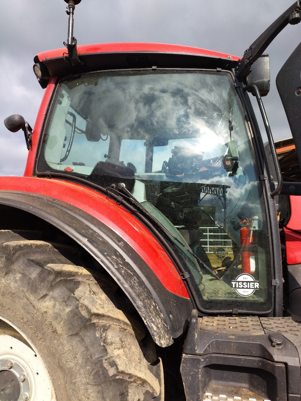 Tracteur VALTRA T174 - photo slide 6