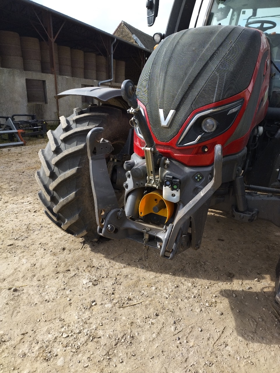 Tracteur VALTRA T174 - photo slide 11