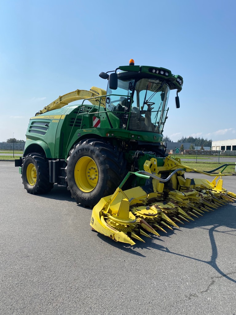 Ensileuse JOHN DEERE 8300 i - photo slide 1