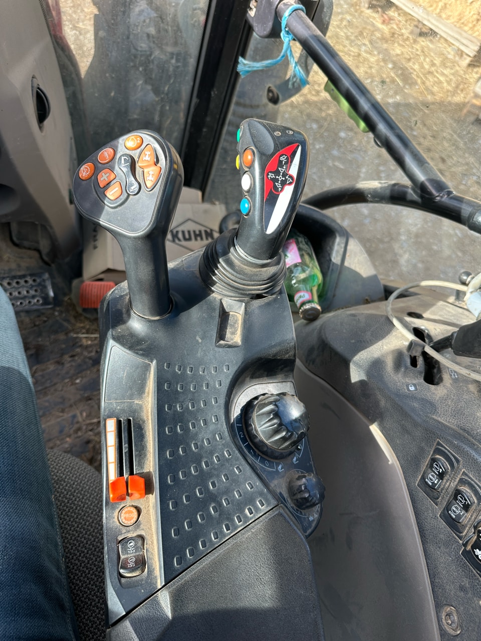 Tracteur chargeur CASE IH LUXXUM 110 - photo slide 11