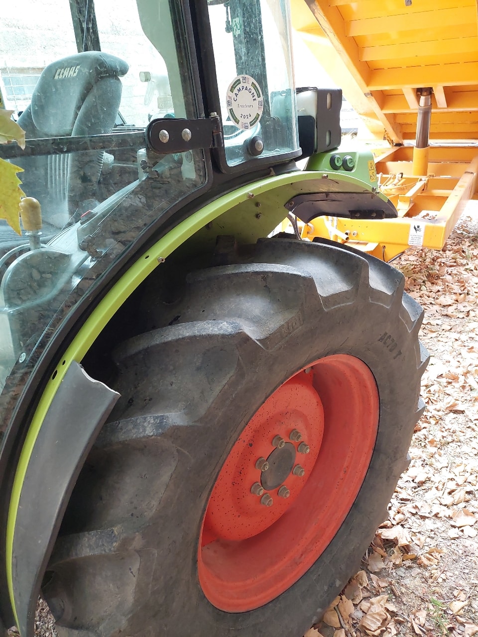 Tracteur CLAAS 240 F - photo slide 8