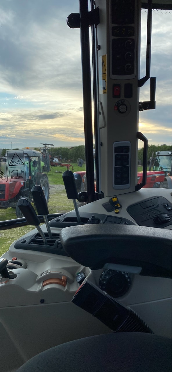 Tracteur MASSEY FERGUSON 5S.115 Dyna 4 - photo slide 9