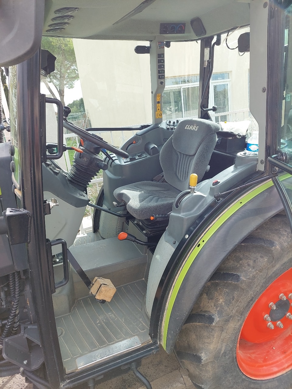 Tracteur CLAAS 240f - photo slide 9