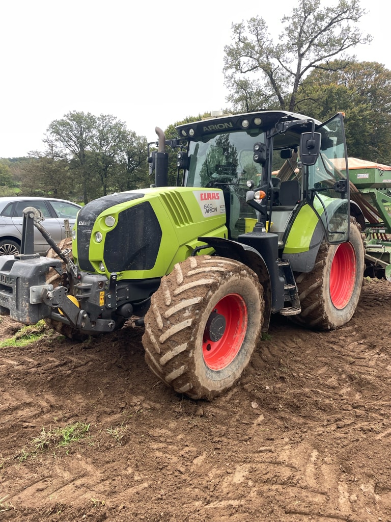 Tracteur CLAAS ARION 640 CMATIC - photo slide 1