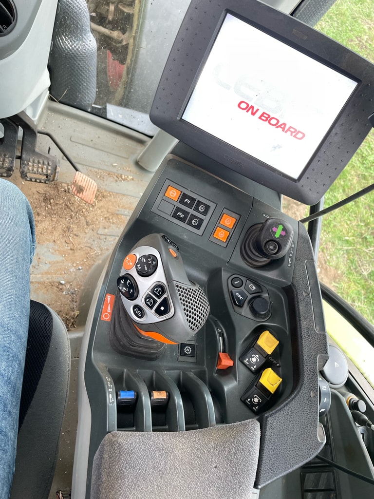 Tracteur CLAAS ARION 640 CMATIC - photo slide 8