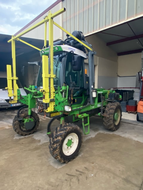 Tracteur enjambeur TECNOMA T140 - photo slide 1