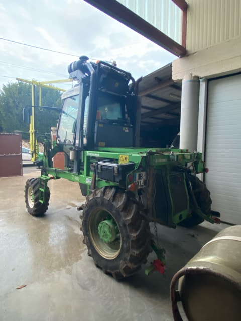 Tracteur enjambeur TECNOMA T140 - photo slide 3