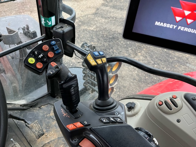 Tracteur MASSEY FERGUSON 6715S - Dyna 6 - Efficient - photo slide 10