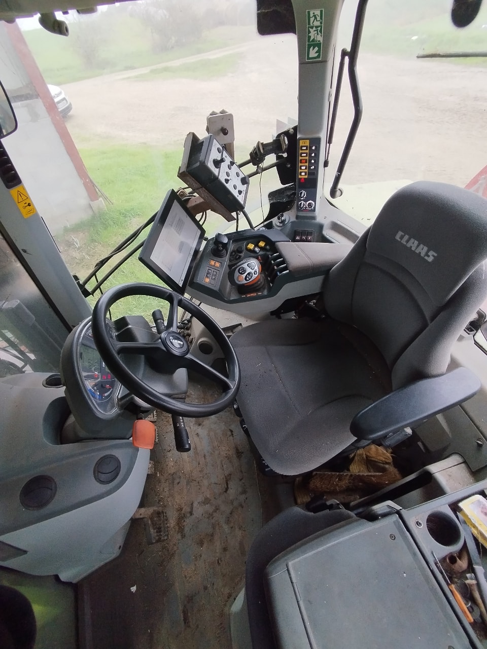 Tracteur chargeur CLAAS Arion 510 - photo slide 4