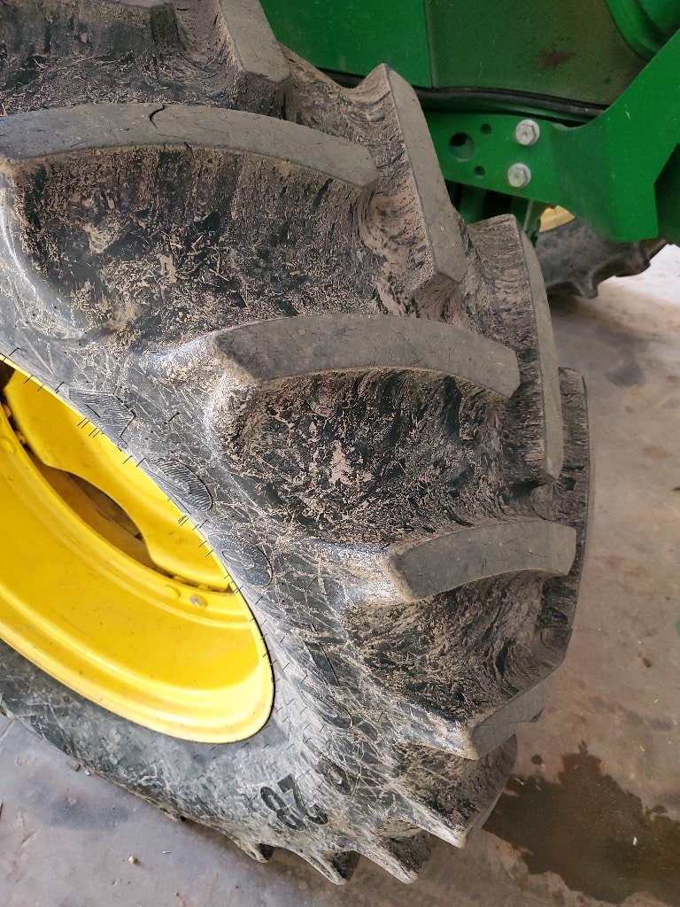 Tracteur chargeur JOHN DEERE 6110M - photo slide 5