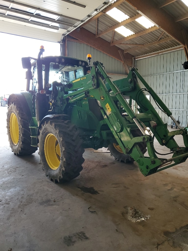 Tracteur chargeur JOHN DEERE 6110M - photo slide 1