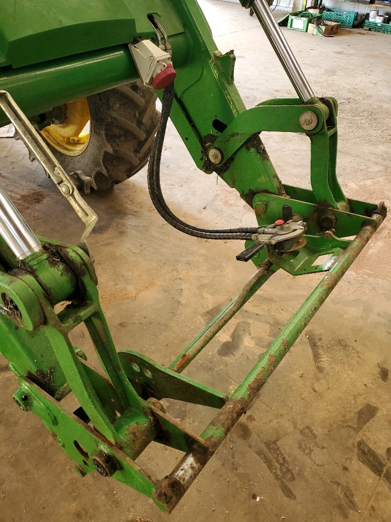 Tracteur chargeur JOHN DEERE 6110M - photo slide 9