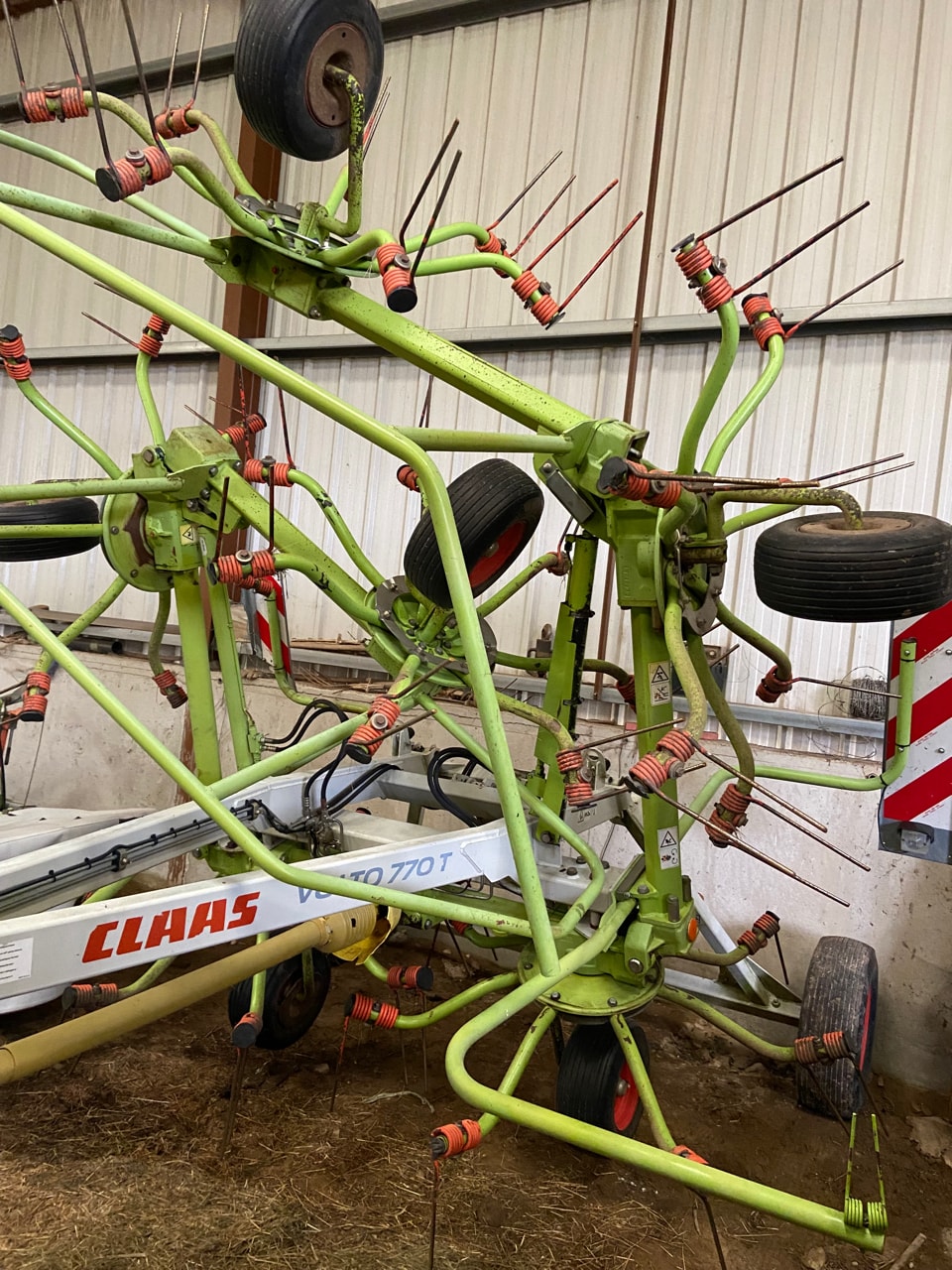 Faneuse CLAAS VOLTO 770T - photo slide 2