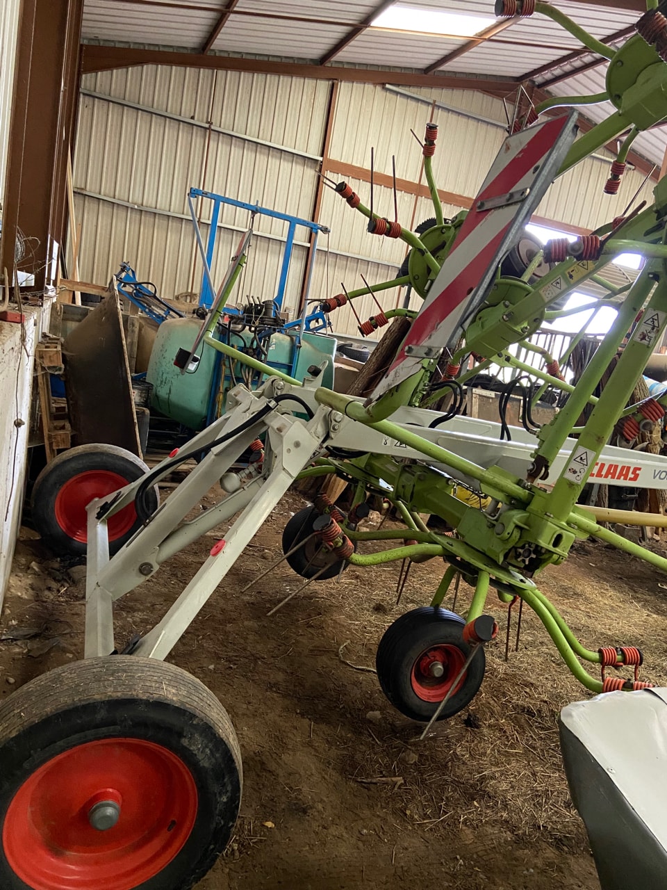 Faneuse CLAAS VOLTO 770T - photo slide 3
