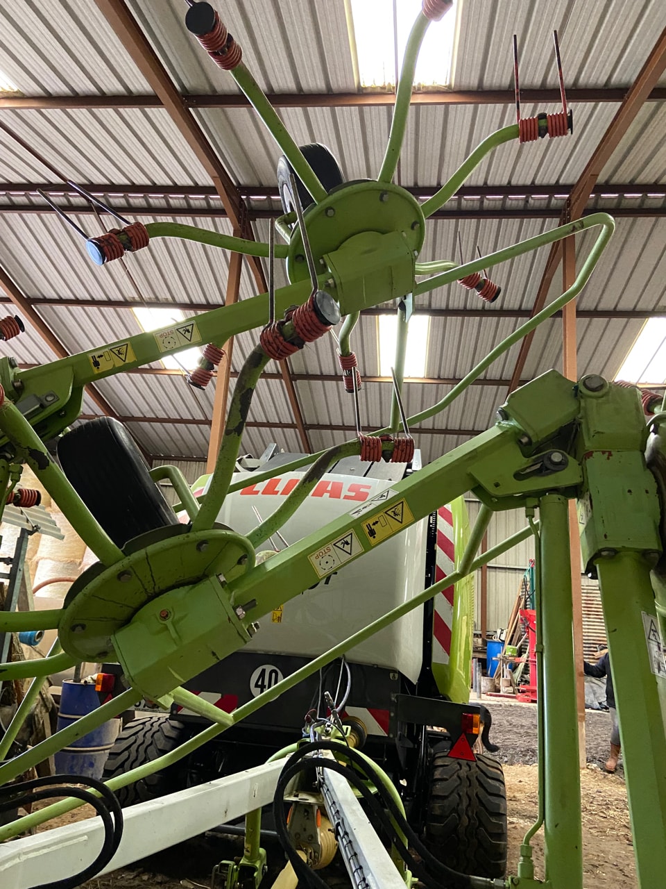 Faneuse CLAAS VOLTO 770T - photo slide 4