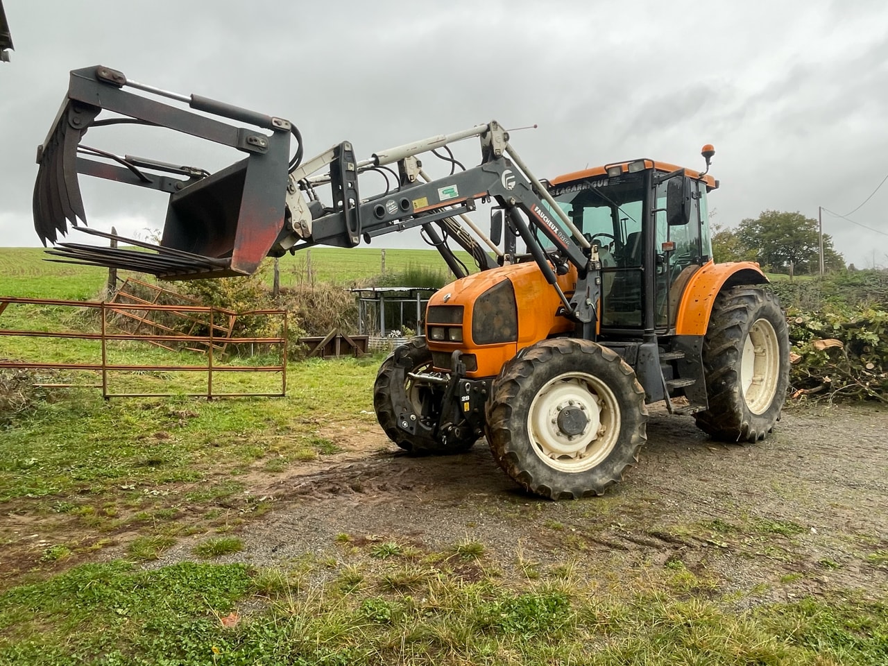 Tracteur chargeur RENAULT ARES 610 RZ - photo slide 27