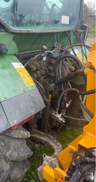Tracteur FENDT 211 F  - photo slide 8