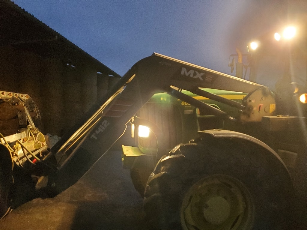 Tracteur chargeur JOHN DEERE 6130M - photo slide 18