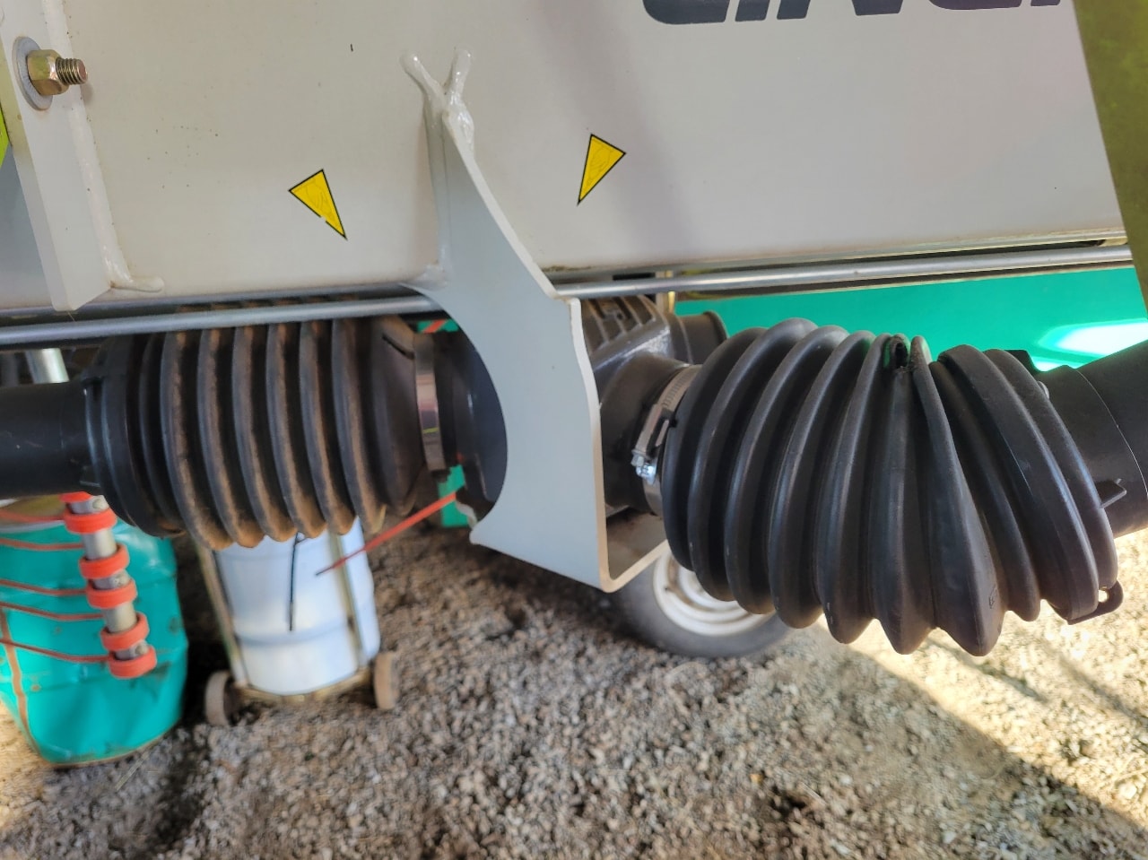 Andaineur CLAAS LINER 1650 TWIN - photo slide 11