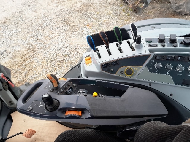Tracteur VALTRA N134 Active - photo slide 7