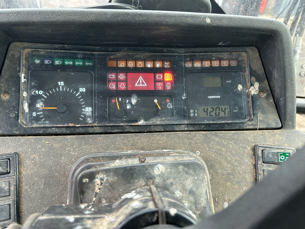 Tracteur chargeur CASE IH CS 94 - photo slide 11