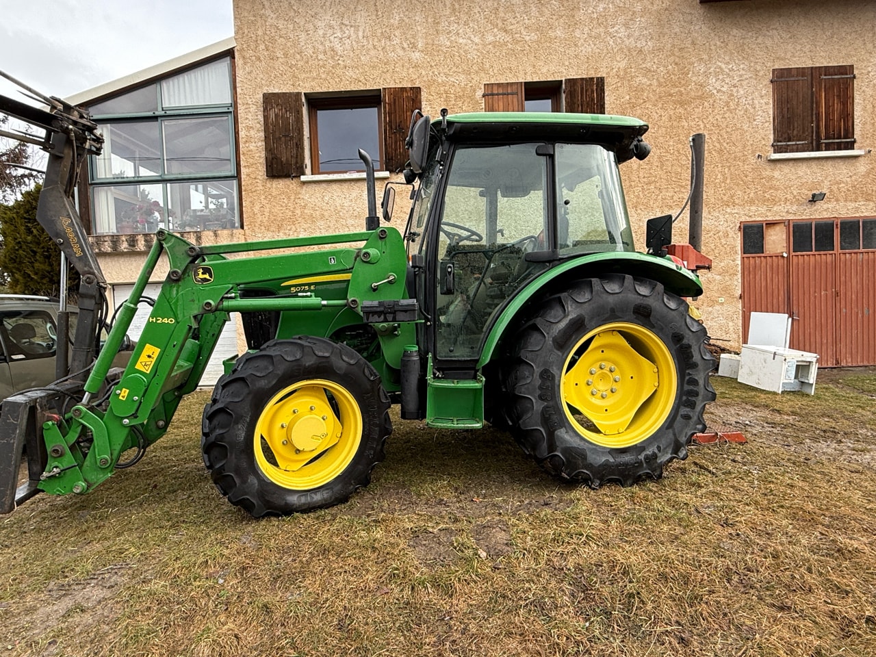Tracteur chargeur JOHN DEERE 5075E - photo slide 1